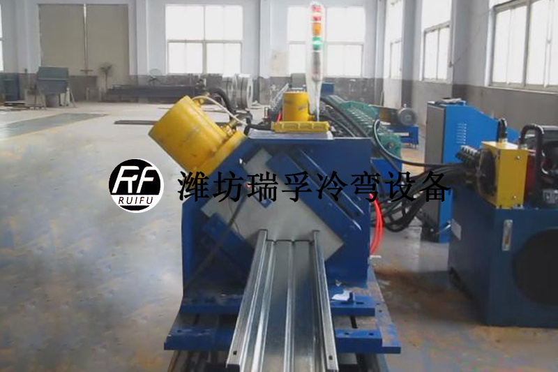 汽車(chē)系列成型設(shè)備